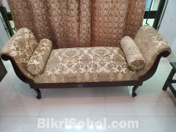 SAGUN WOODEN DIVAN